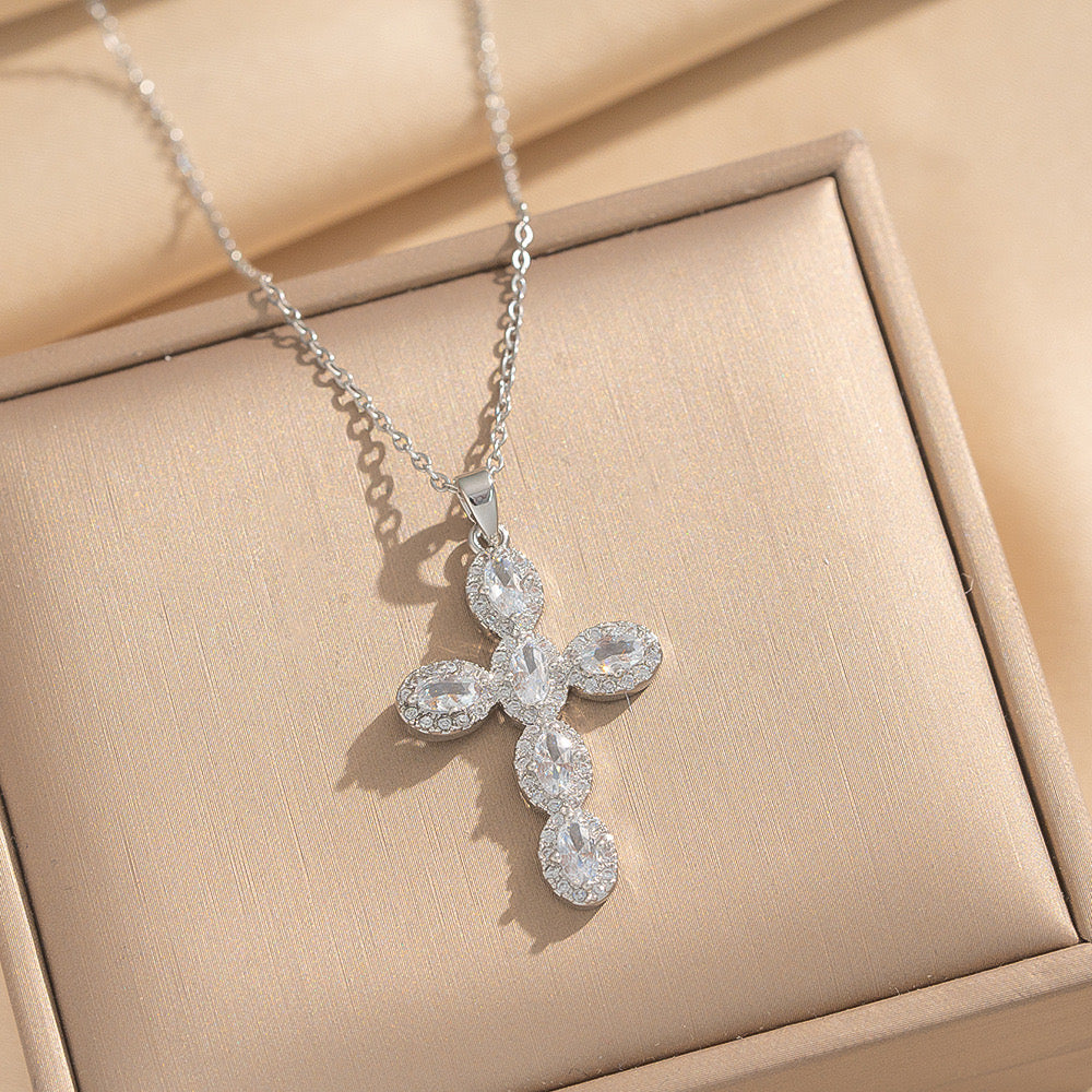 Luxury Zircon Cross Pendant Necklace – Stainless Steel (Gold or Silver)